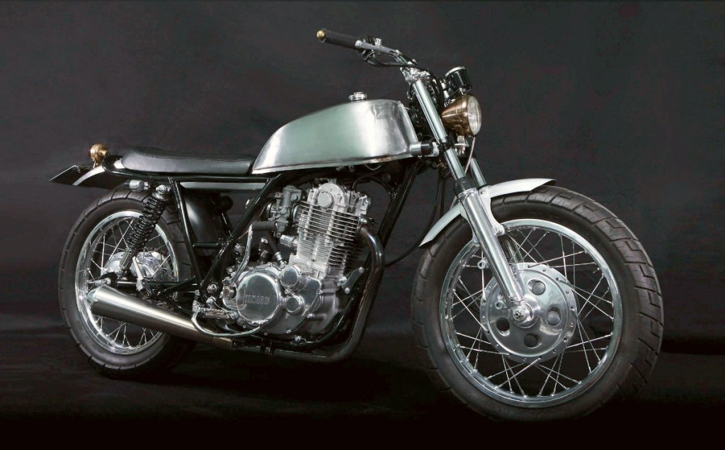 海外サイト「Inazuma Cafè Racer」より……バイク大国で見つけたSR400