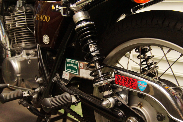 デイトナ バイク用 アジャスタブルリアショック クリアーボディ ブラックスプリング SR400 500 15702 通販 