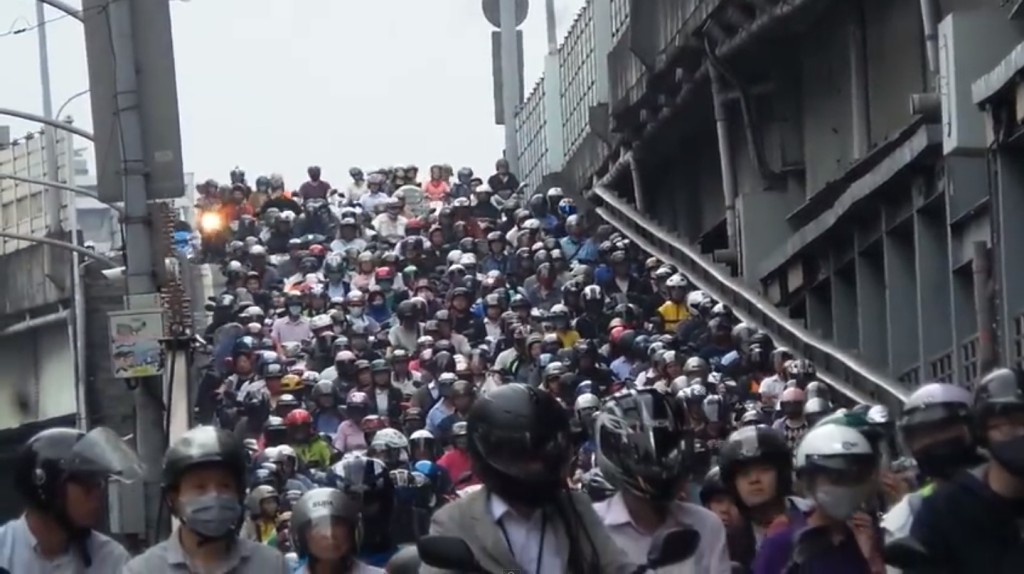 動画紹介/台北市早上 台北橋 尖峰時段 騎摩托車 上班車潮 Taipei Taiwan Motorcycle